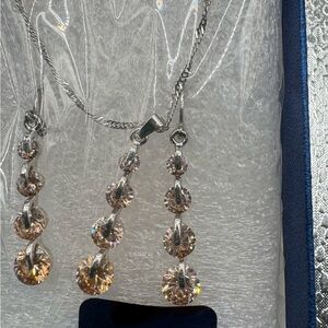 silver-toned necklace three-stone pendant matching three-stone dangle earrings